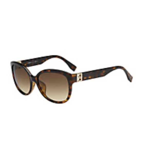 Fendi Accessories - 🎉SALE🎉NWT Fendi Sunglasses with case and cloth